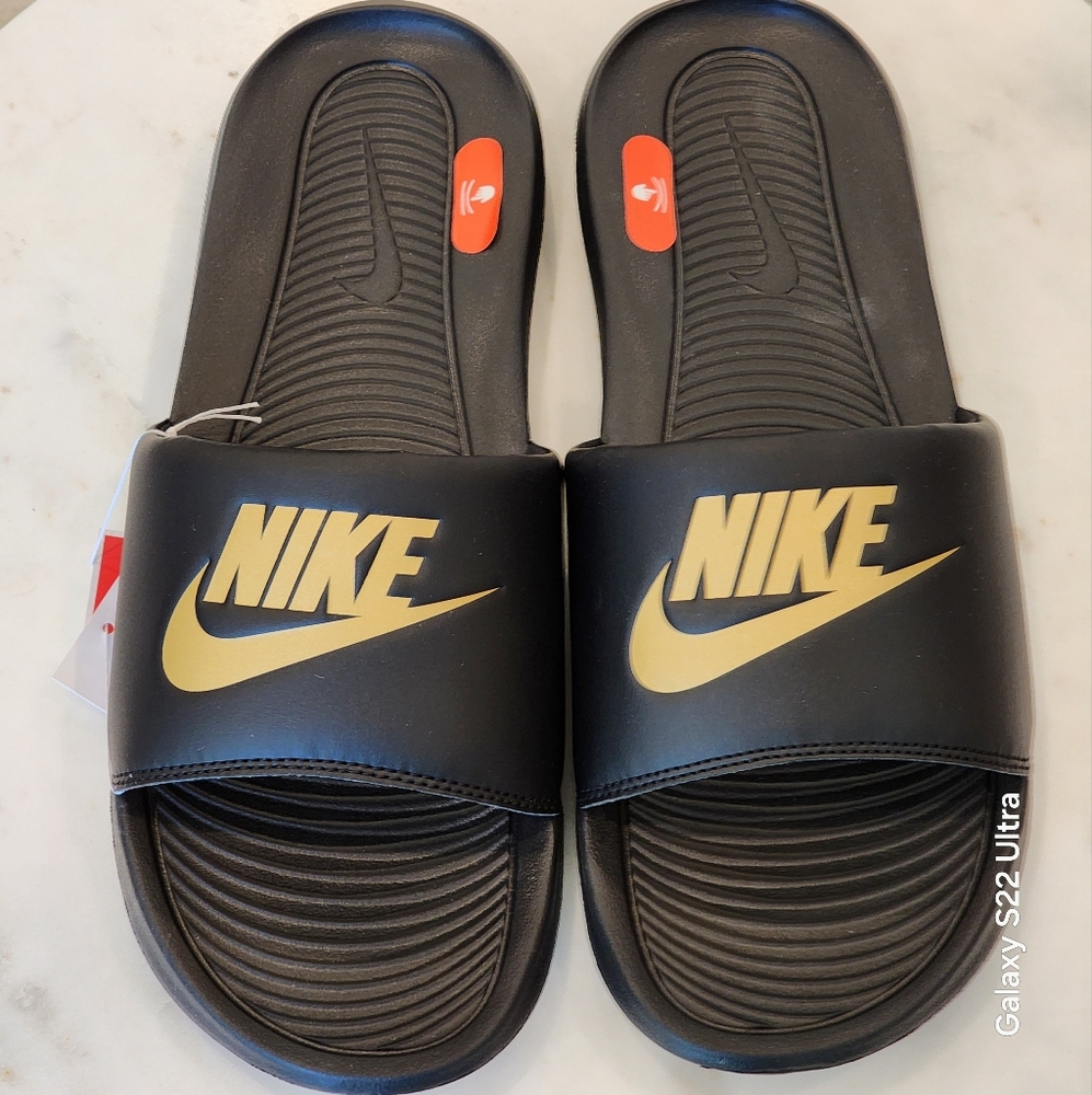 Nike Victori One Men's Slides Black with Gold Logo Nike Size 12 - Picture 2 of 7